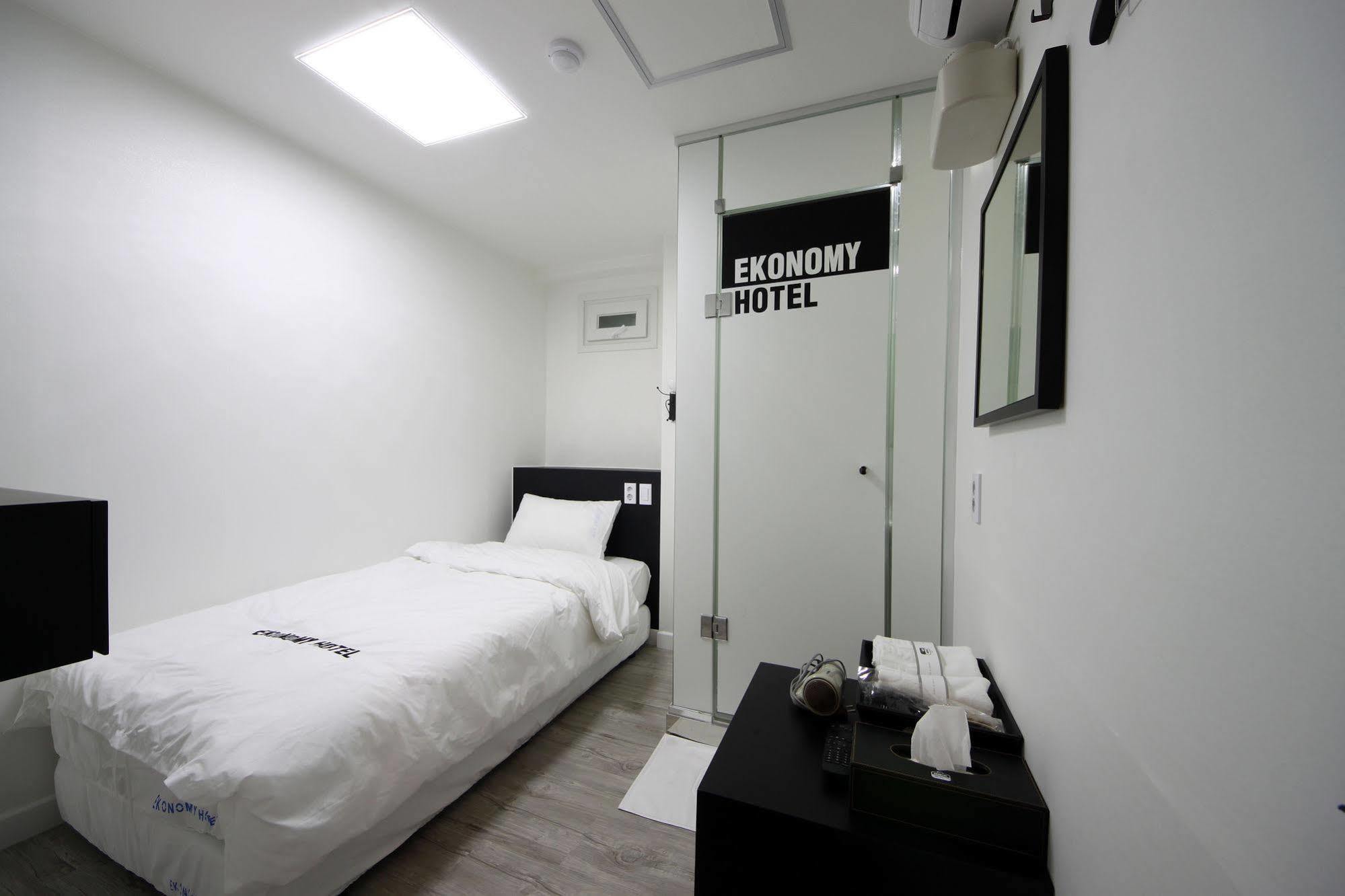 Ekonomy Hotel Dongdaemun Seoul Exterior photo