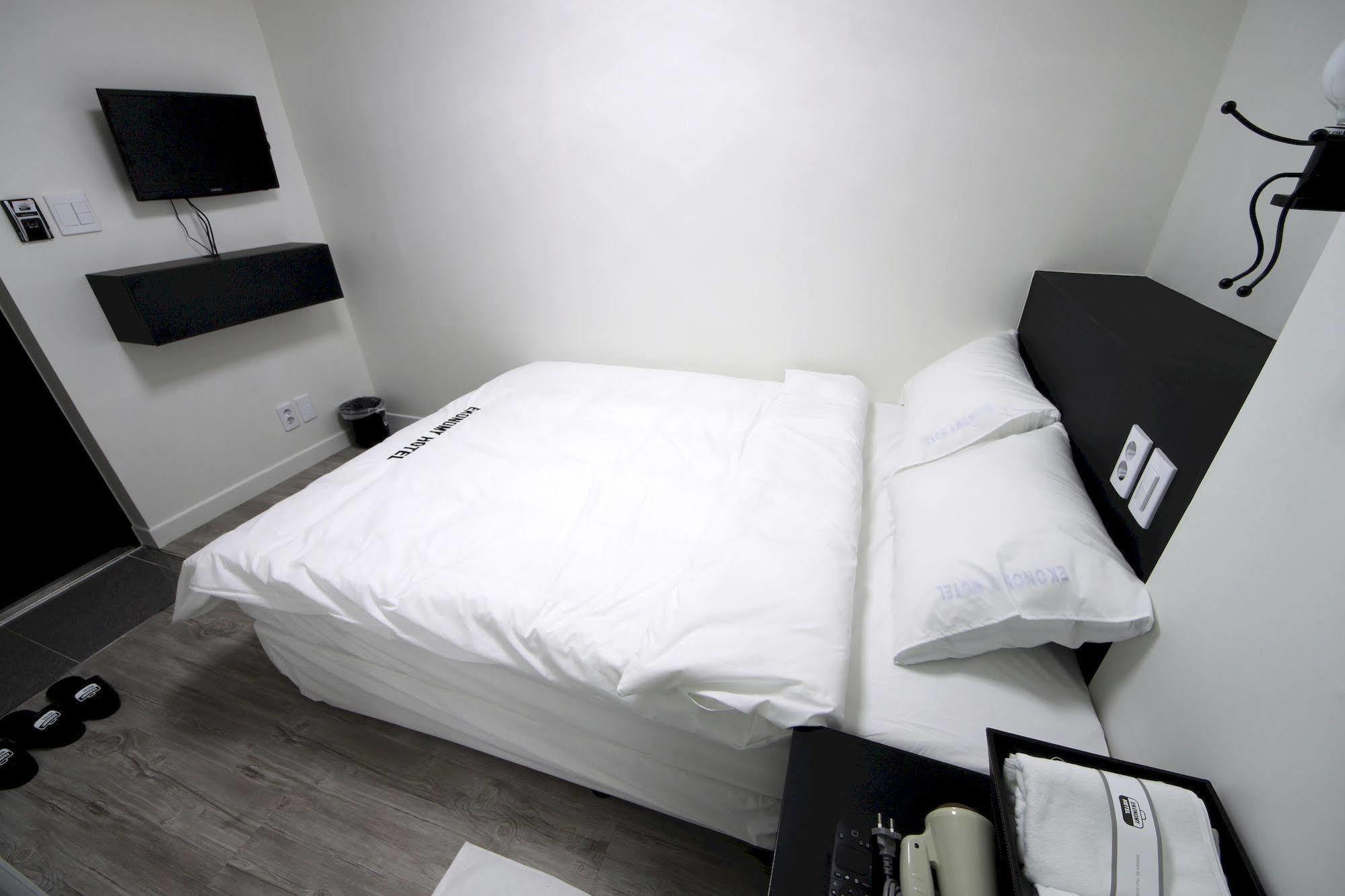 Ekonomy Hotel Dongdaemun Seoul Exterior photo